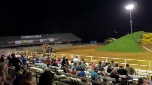 Соревнования монстр-траков: кто станет королём трассы?