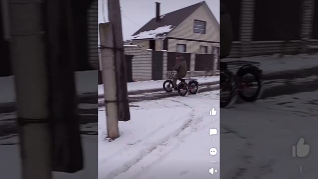 Трехколесный велосипед с электроприводом на широкой внедорожной резине 4.0 дюйма.