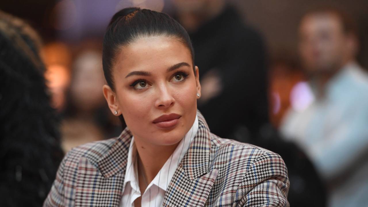 Красавица и Таможенники или Мисс Россия и контрабанда на 12 миллионов рублей смотреть онлайн