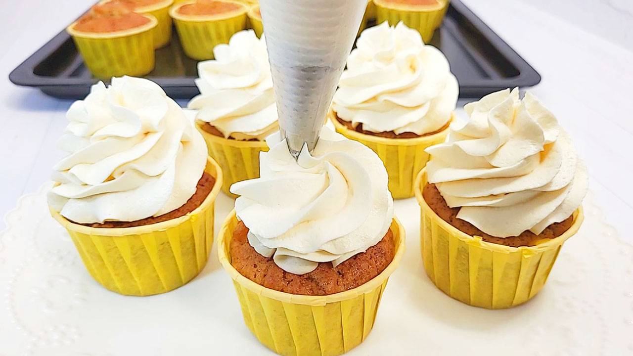 Тыквенные капкейки 🤤🧡 Идеальный осенний десерт, который понравится всем! 🍁🍂 смотреть онлайн
