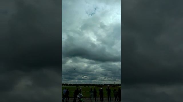 Пилотажные группы "Русские витязи и Стрижи". 4-ка воздушных судов. смотреть онлайн