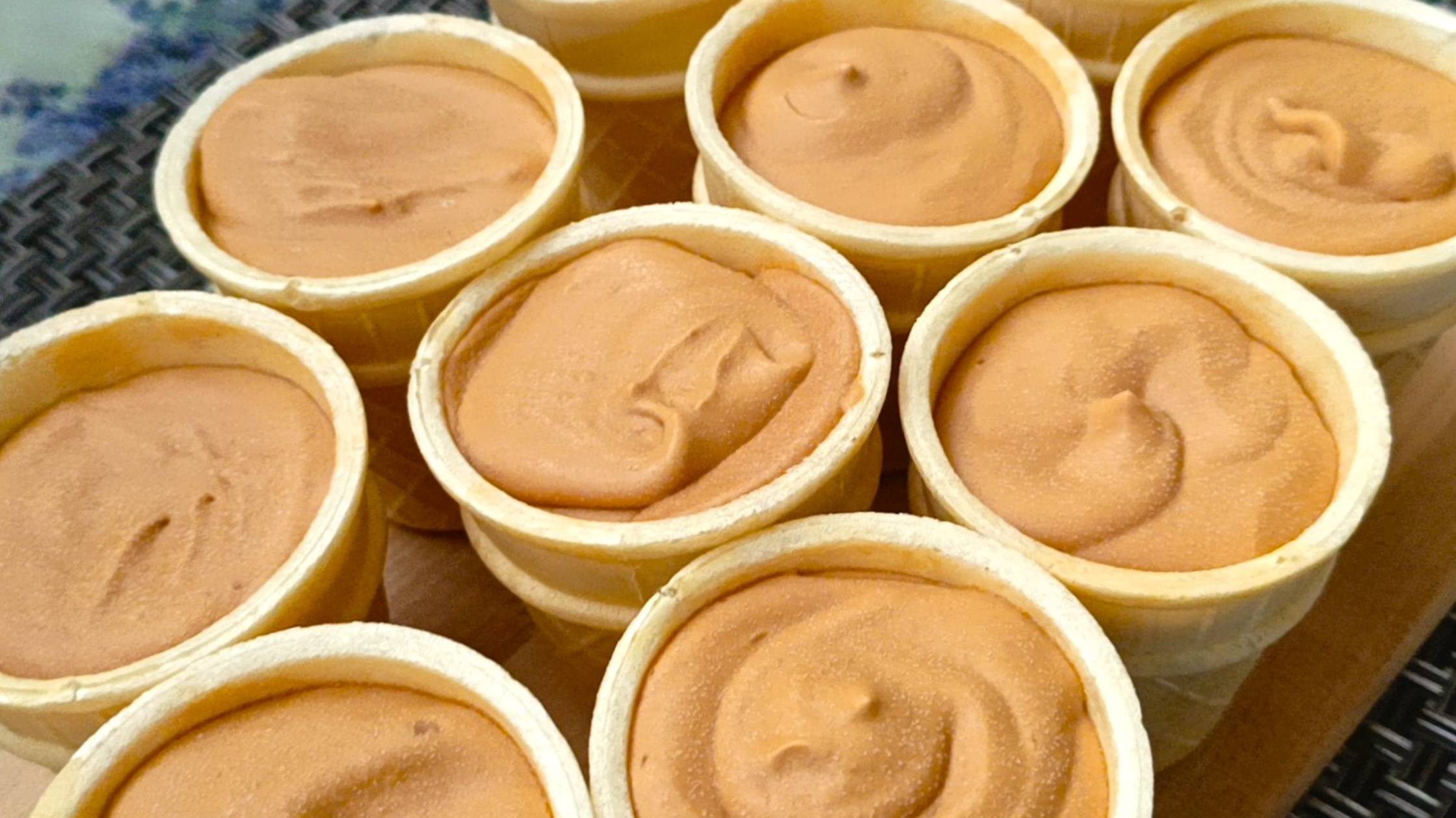 Домашнее мороженое крем-брюле: всего из 2-х ингредиентов смотреть онлайн