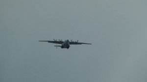 Ан 22 заходит на посадку