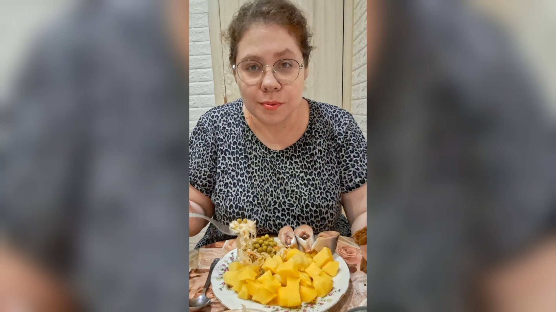 Мукбанг Картошечка с селедочкой и капусточкой смотреть онлайн