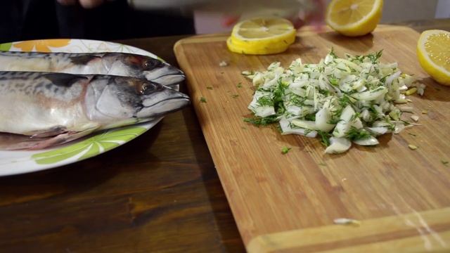 Скумбрия запеченная с лимоном | Как запечь скумбрию в духовке смотреть онлайн