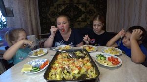 мукбанг картофельная запеканка, мы обуздали духовку