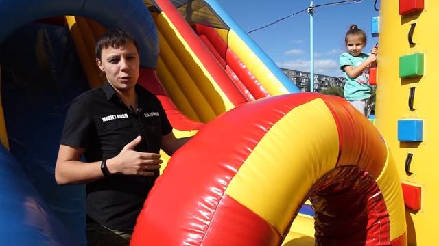 БЕЗОПАСНОСТЬ НА НАДУВНОМ БАТУТЕ. Как ребенку себя вести на батутах в парке смотреть онлайн