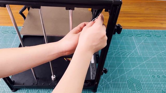 04. Установка экструдера и проводки 3D-принтера FlyingBear Reborn3 смотреть онлайн