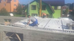Арболит, укладка плит перекрытия.
