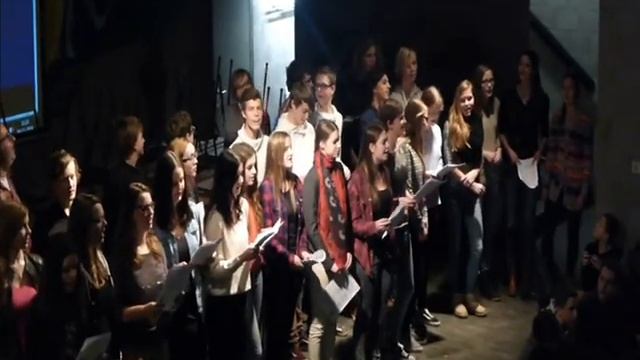 [19.12.2014] Kerst flashmob in de aula смотреть онлайн