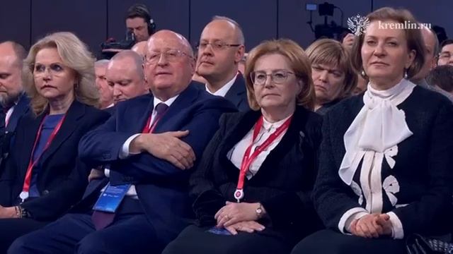 Путин поручил увеличить оклады медиков в регионах на 50 процентов смотреть онлайн