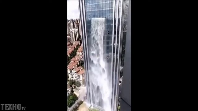 Водопад в фасаде небоскреба смотреть онлайн