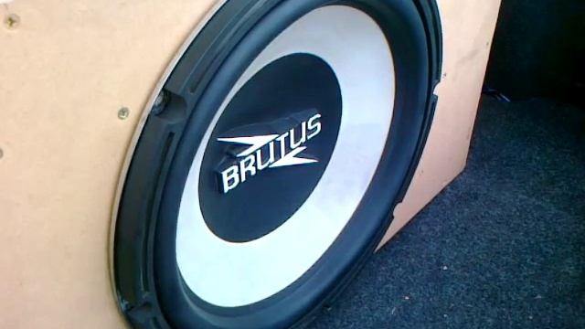 Бас Hifonics Brutus 15D4 700w rms смотреть онлайн