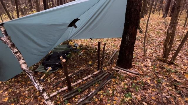 «Осенняя гармония: дождь, тент,костер и аромат куриных ножек»