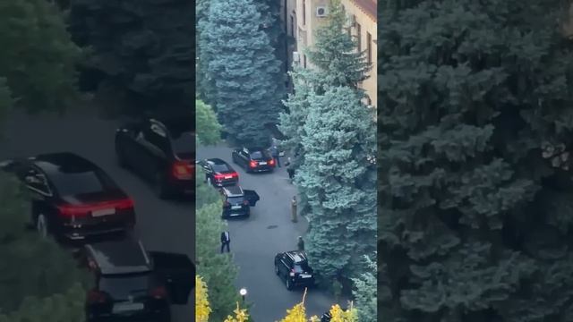 Побег Пашиняна из здания парламента Армении смотреть онлайн