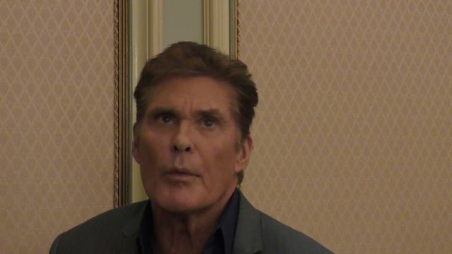 MCN Original Videos-- David Hasselhoff Talks 'Hoff The Record' смотреть онлайн