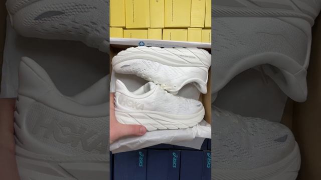 Hoka One One Clifton 8 (белые) смотреть онлайн