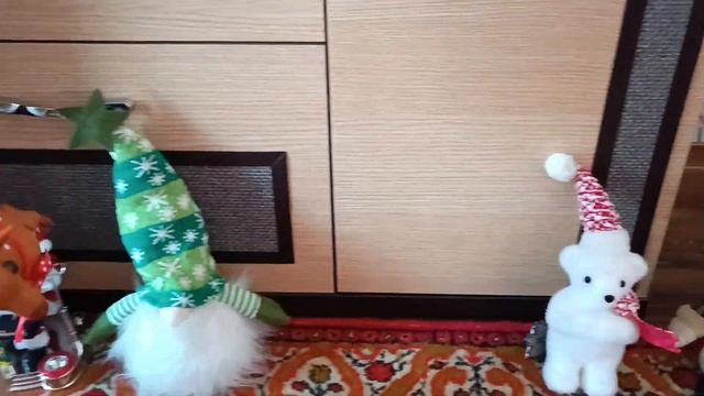 Новогодние ИГРУШКИ на батарейках, ДЕД МОРОЗ играет и поёт смотреть онлайн