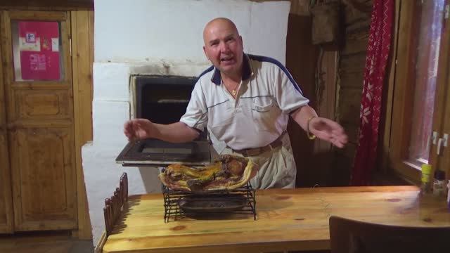 Коптим сами.Как запечь и закоптить свиную грудинку- в шведской печке.