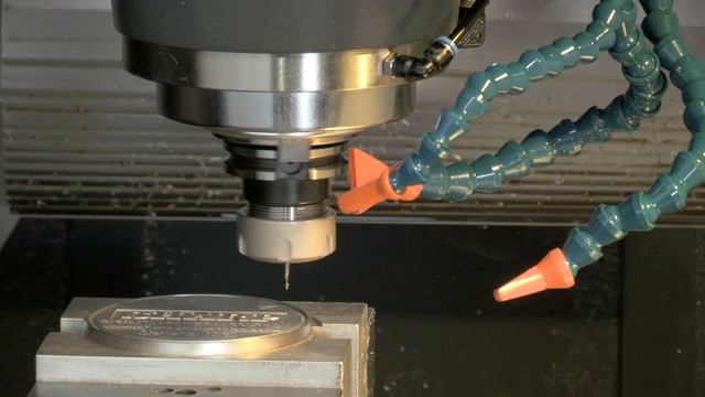 SHARP INDUSTRIES MINI MILL VERTICAL MACHINING CENTER WITH SIEMENS CONTROL смотреть онлайн