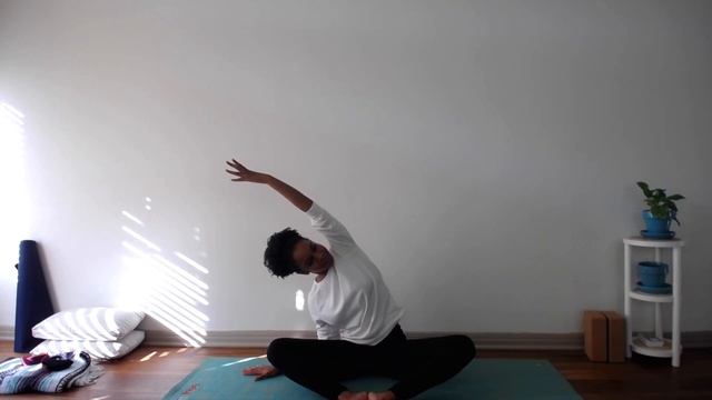 PCOS + Yoga 30-Day Series | Day 5: Bound Angle смотреть онлайн