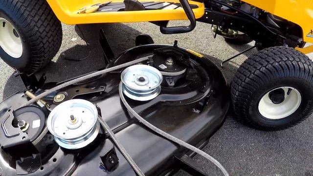 Cub Cadet XT1 and XT2 deck removal - with manual PTO смотреть онлайн