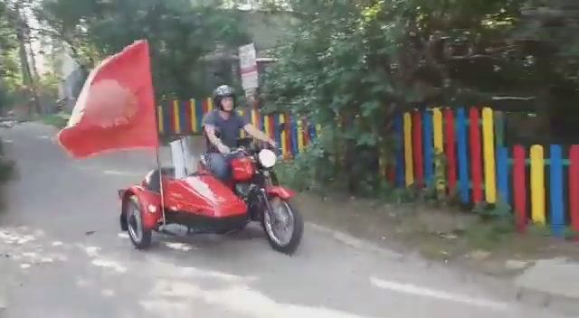 Гордо реет флаг над Явой!