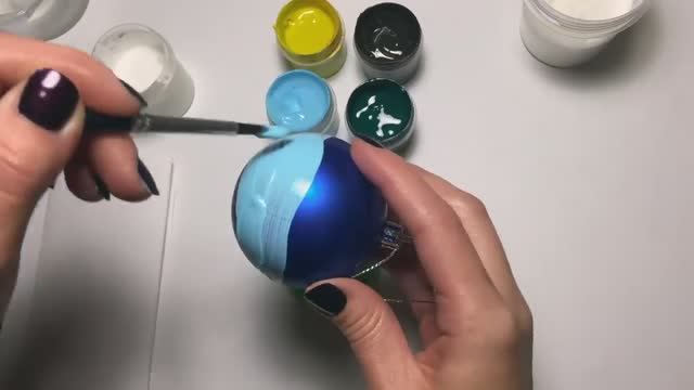Мастер-класс по росписи новогоднего шара. DIY. Как красиво расписать новогодний шар. смотреть онлайн