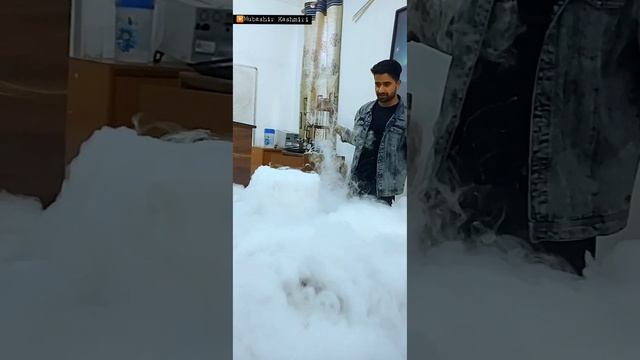 Liquid Nitrogen Bomb #physics #liquidnitrogen #centraluniversityofkashmir смотреть онлайн
