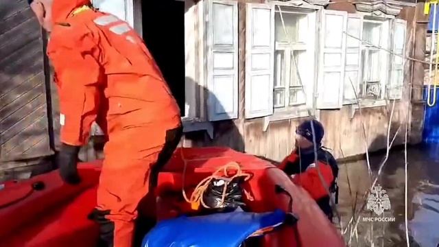 Дамбу в Орске, которую накануне прорвало, эксплуатировали с нарушениями смотреть онлайн