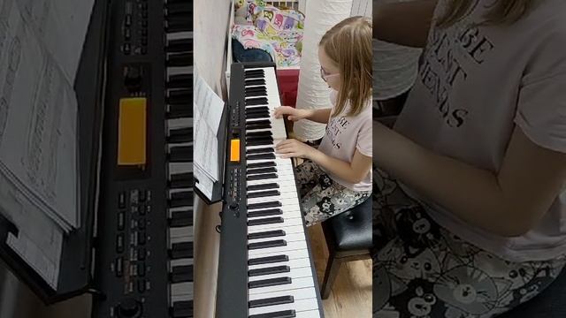 Полина разучивает пьесу Грига Утро