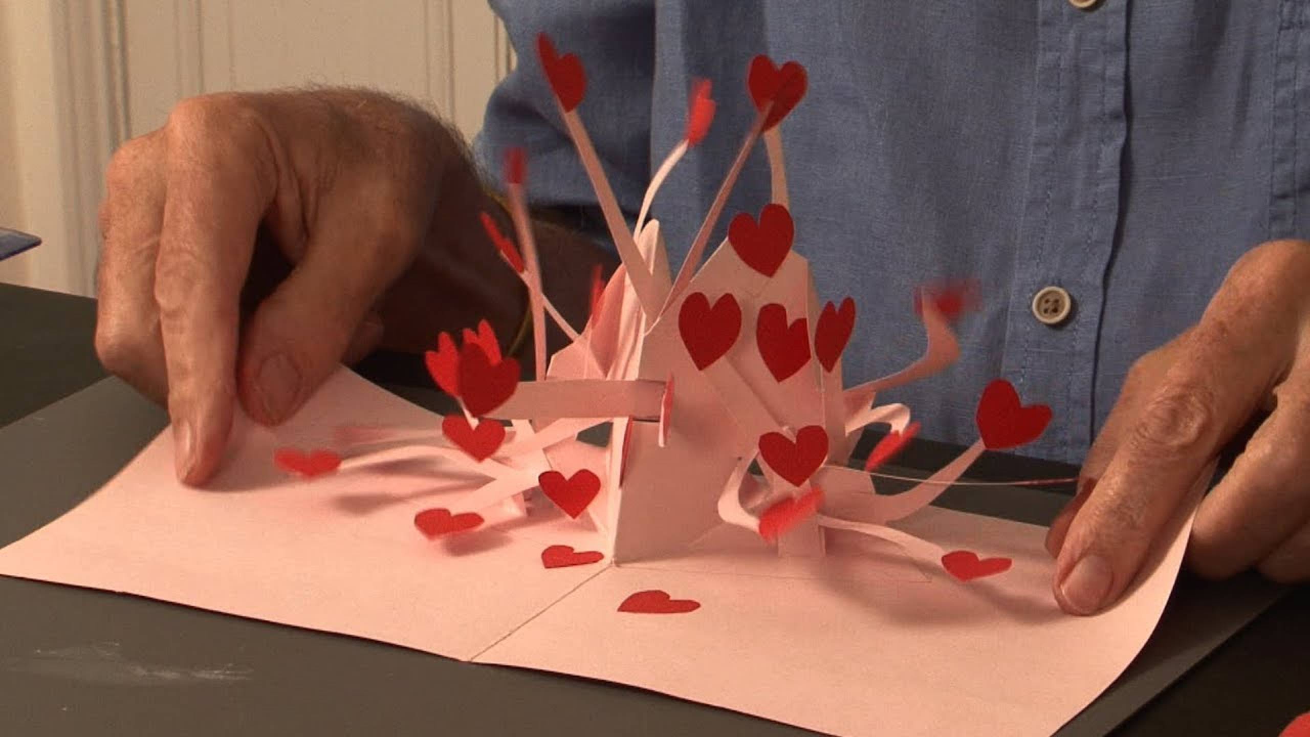 Pop-Up Tutorial 34 - Valentine Card - Shower of Hearts смотреть онлайн