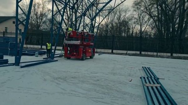 Работа на высоте зимой: монтаж арочной конструкции от MS Buildings