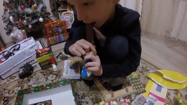 LIFE:Распаковка новогоднего подарка//Unpacking a New Year gift смотреть онлайн