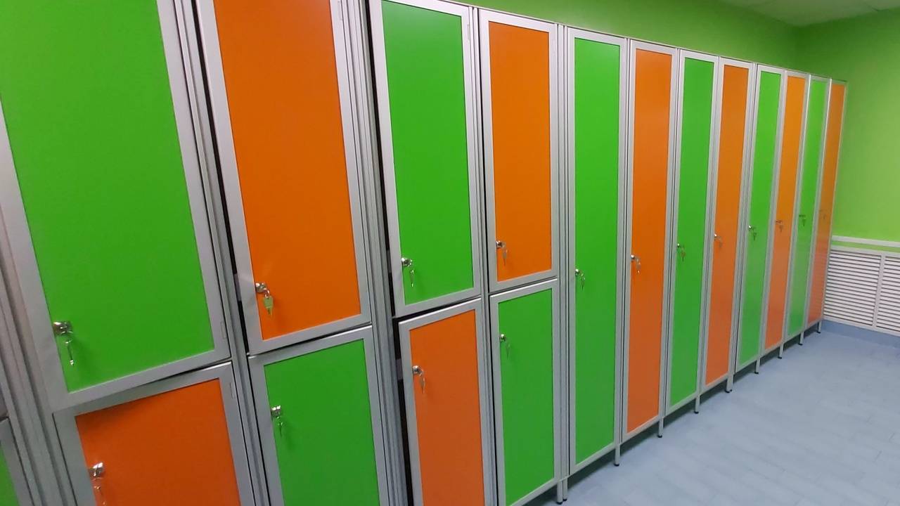 Оборудование раздевалок городского спортивного центра «Авангард» (г. Мурманск) шкафами «AquaLocker» смотреть онлайн