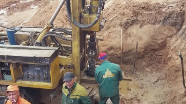 Водопонижение грунтовых вод перед закладкой фундамента. смотреть онлайн