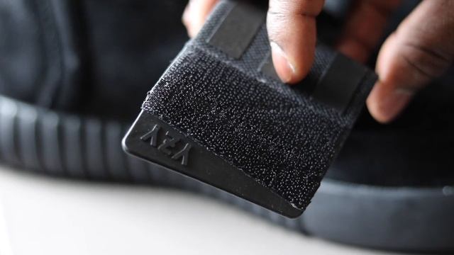 Quick Look & On-Feet: Adidas Yeezy Boost 750 "Black" смотреть онлайн