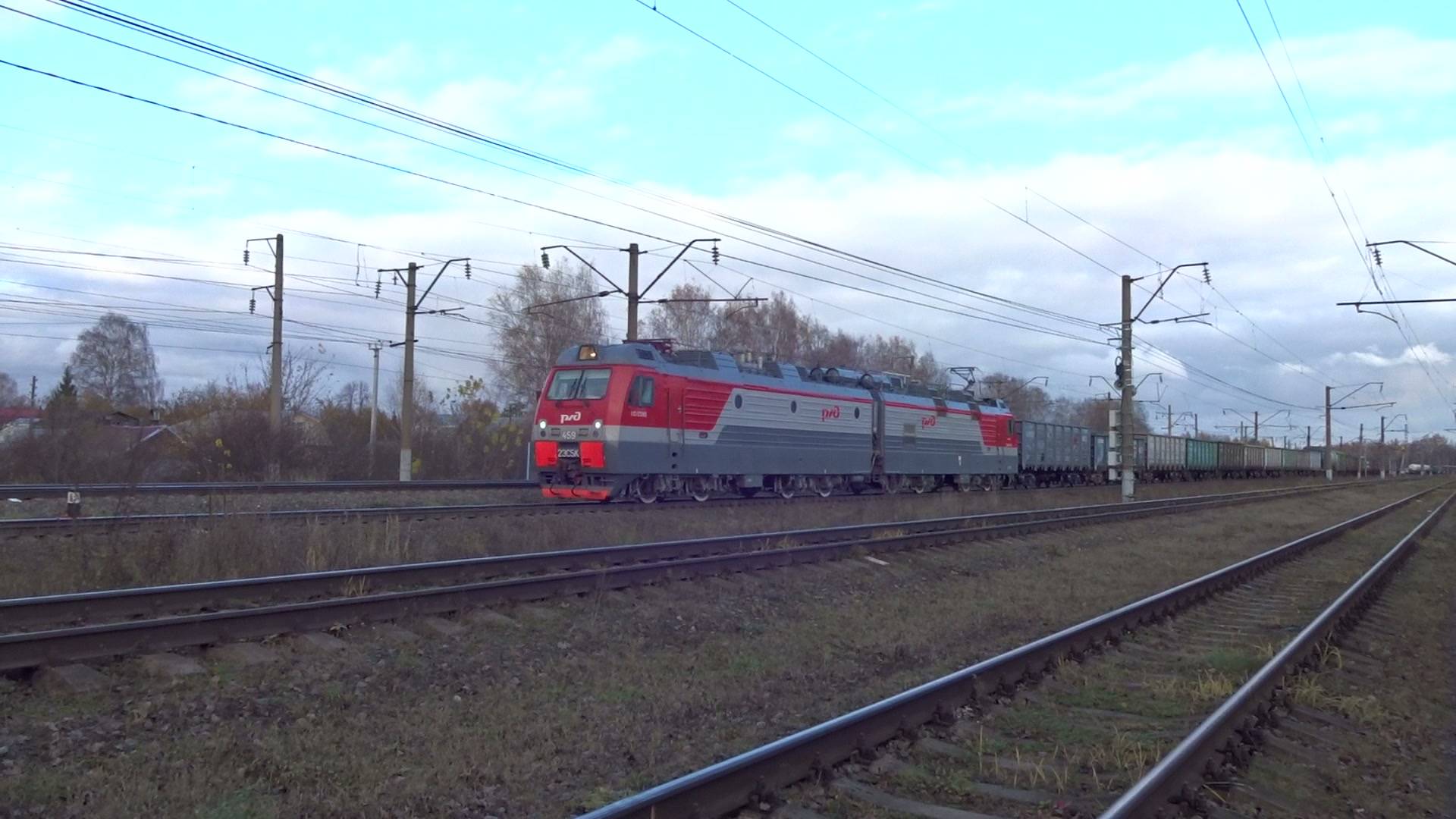 Электровоз 2ЭС5К-459 с грузовым поездом на перегоне Нижний Новгород Сортировочный - Доскино смотреть онлайн