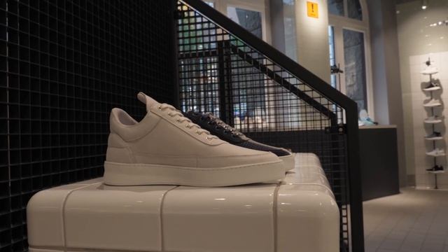 The 13 Best AMSTERDAM Sneaker & Streetwear Shops смотреть онлайн