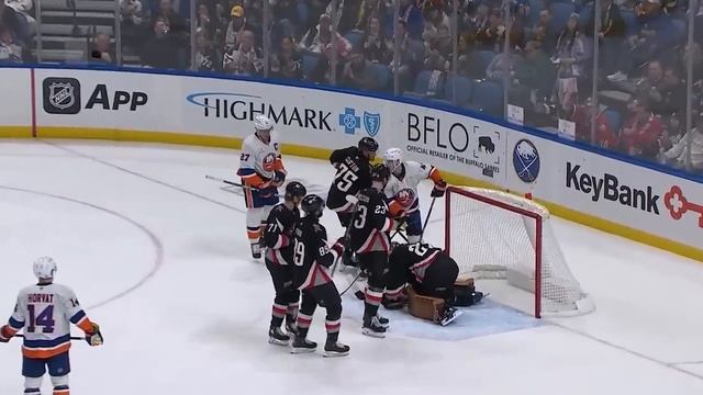 Лучшие сэйвы в НХЛ за неделю 4/2024/25