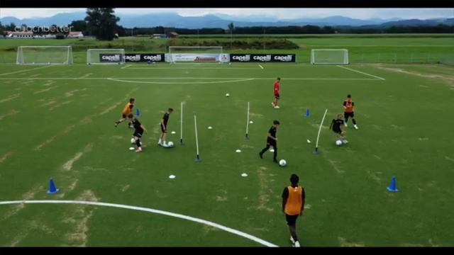 Футбольное упражнение на улучшение навыков паса и дриблинга смотреть онлайн