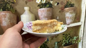 БОЛГАРСКИЙ НАСЫПНОЙ ПИРОГ С яблоками «Три стакана»
-