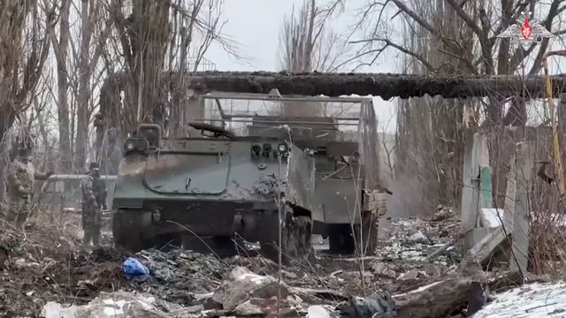 Российские военные показали трофеи, полученные при взятии Авдеевки смотреть онлайн
