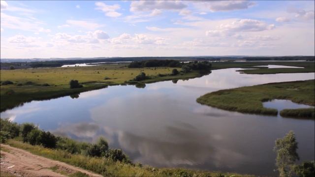 Россия. Долина реки Свияга. На горизонте остров Свияжск.