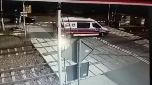 В Польше поезд сбил машину скорой помощи