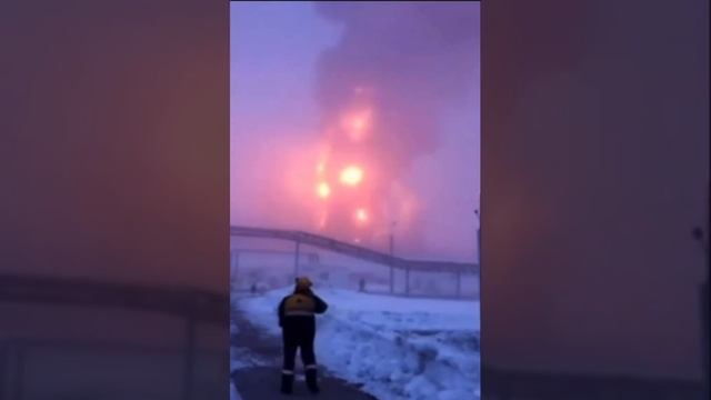 В Самарской области беспилотники атаковали два НПЗ, один из них загорелся смотреть онлайн