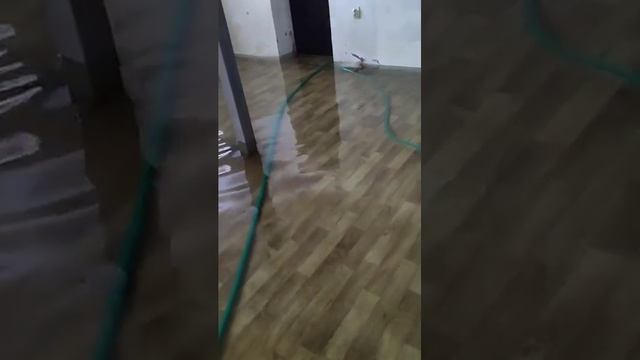 В Калаче-на-Дону жилые дома превратились в бассейны смотреть онлайн