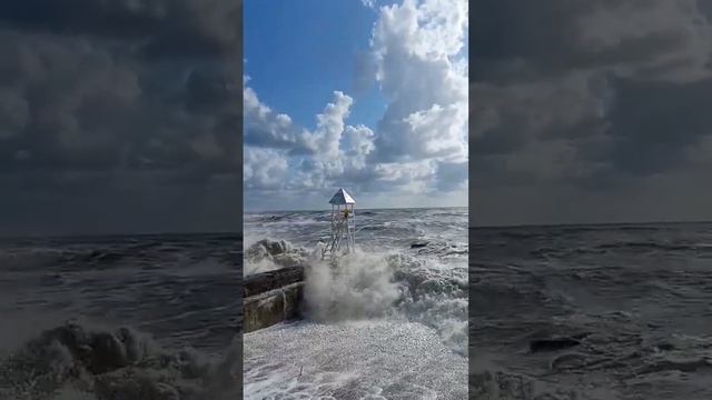 В городе шумно, тесно - труп спрятать некуда. А у моря жить здорово..... смотреть онлайн
