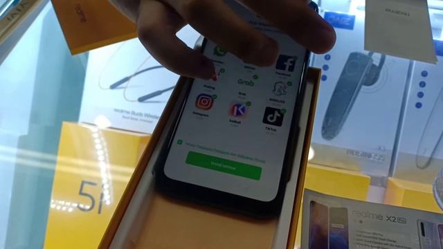 Unboxing Smartphone REALME 5i RAM 4 Gb / Memory 64 Gb смотреть онлайн