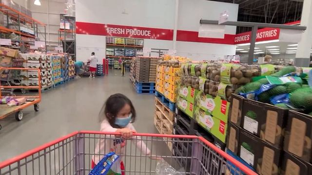 Mia Goes Shopping at Costco| What Did She Buy? смотреть онлайн